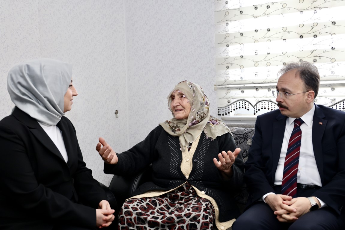 VALİ KIZILKAYA BİLECİK’E YERLEŞEN DEPREMZEDE AİLELERİ ZİYARET ETTİ