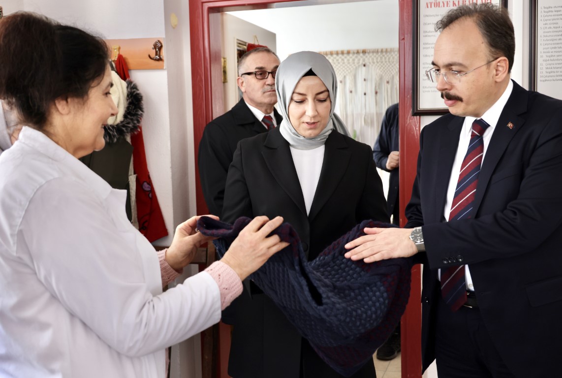 DEPREMZEDELER İÇİN SOBA VE UYKU TULUMU ÜRETİYORLAR