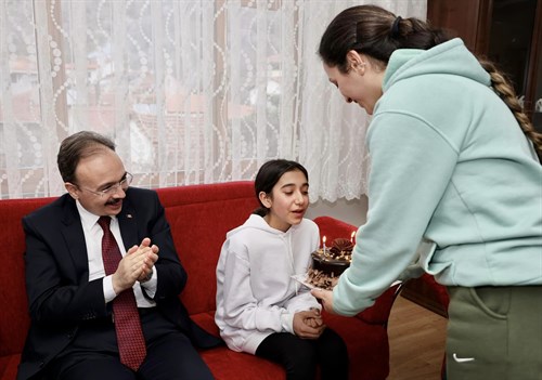 Vali Kızılkaya’dan Minik Depremzedeye Doğum Günü Sürprizi